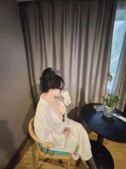 福田肥臀瑜伽少妇